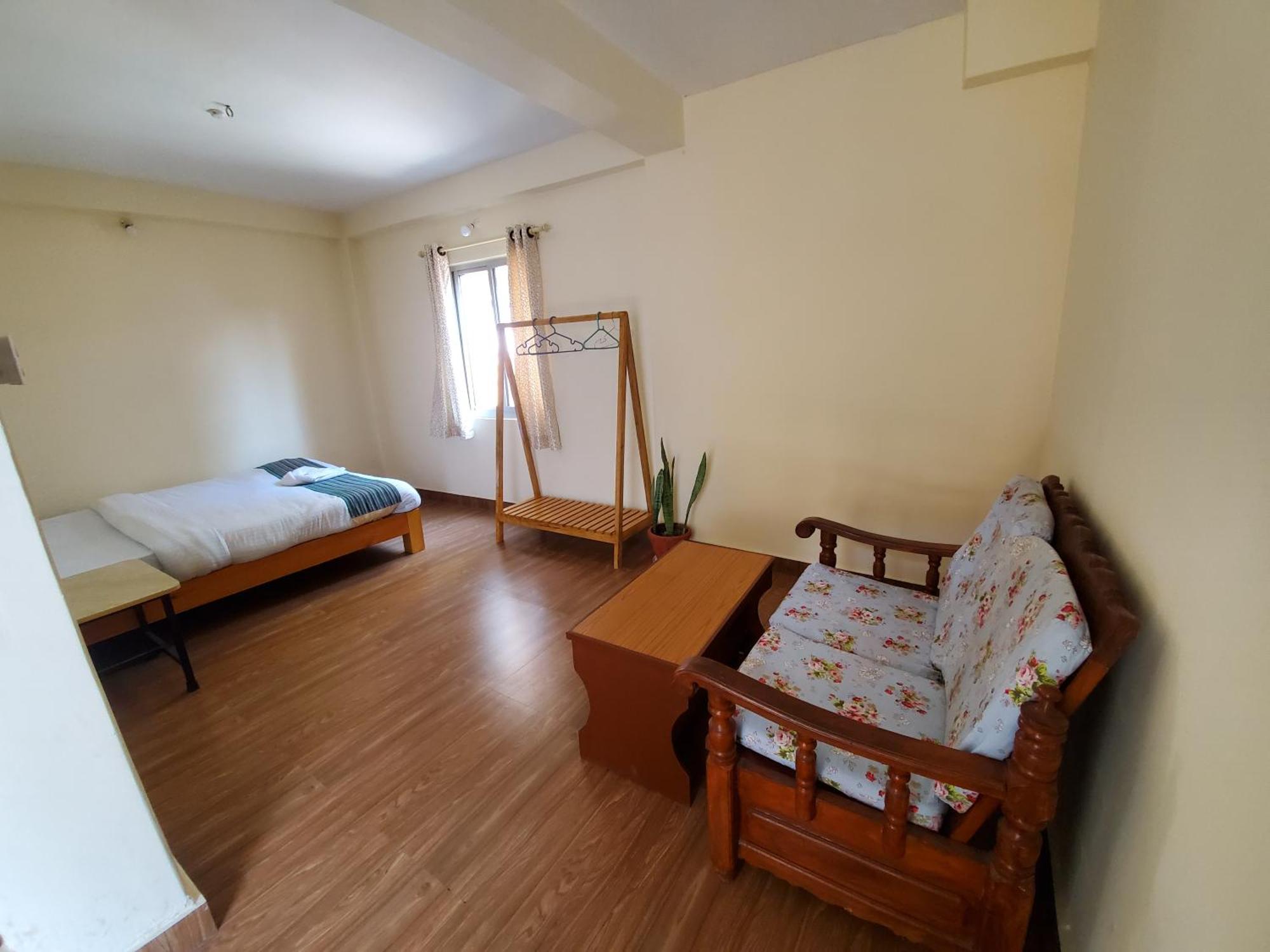Santoshi Guest House, Покхара Экстерьер фото