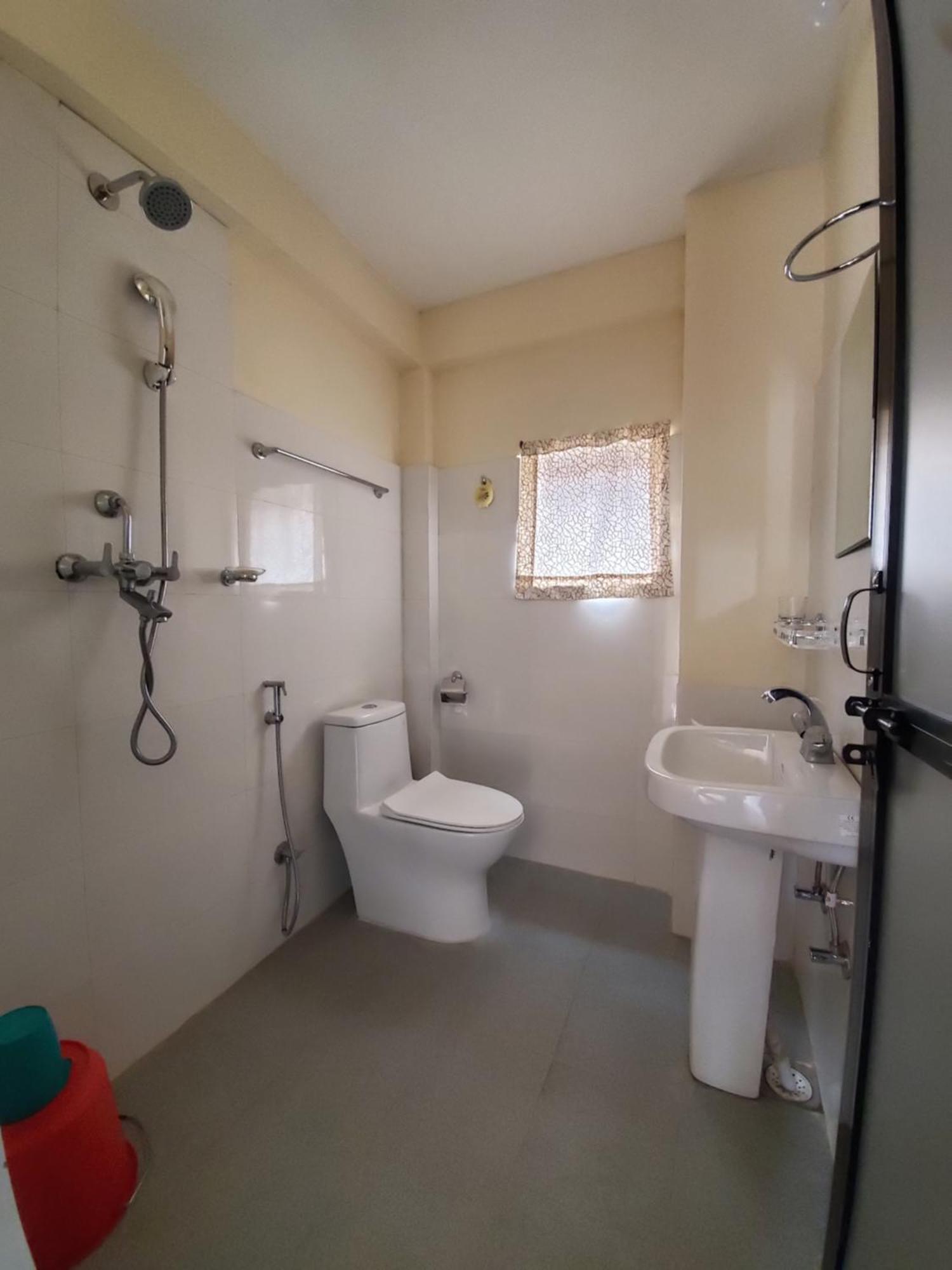 Santoshi Guest House, Покхара Экстерьер фото